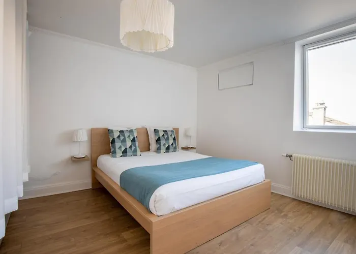 Porte Mars Gare Centre Aparthotel Reims