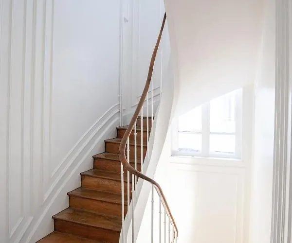 Aparthotel Porte Mars Gare Centre 4*